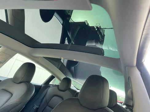 Used 2018 Tesla Model 3 Long Range RWD image 10