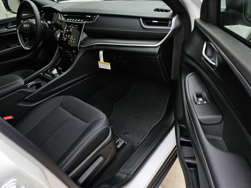 New 2026 Jeep Grand Cherokee Laredo AWD/4WD image 7