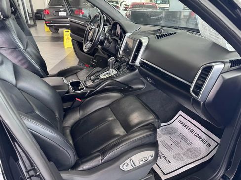 Used 2018 Porsche Cayenne Platinum Edition image 11