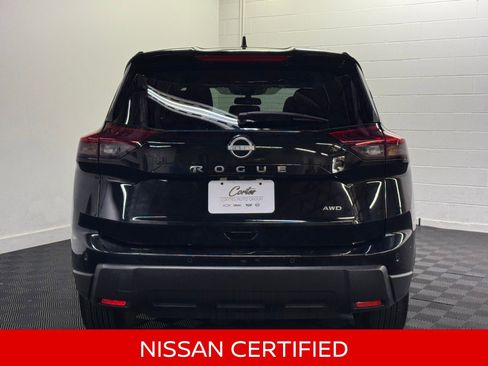 Certified 2025 Nissan Rogue SV image 10