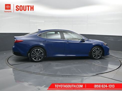 Used 2025 Toyota Camry XLE image 3