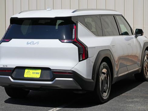 Used 2026 Kia EV9 Wind AWD/4WD image 61