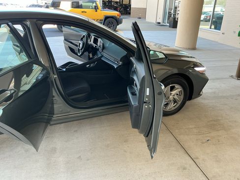 New 2026 Hyundai Elantra SE FWD image 13