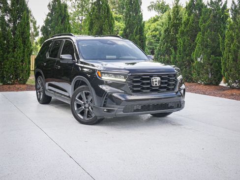 Used 2025 Honda Pilot Sport image 2