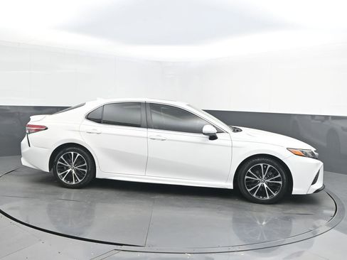 Used 2020 Toyota Camry SE image 8