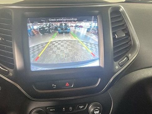 Used 2020 Jeep Cherokee Trailhawk w/ Cold Weather Group AWD/4WD image 21