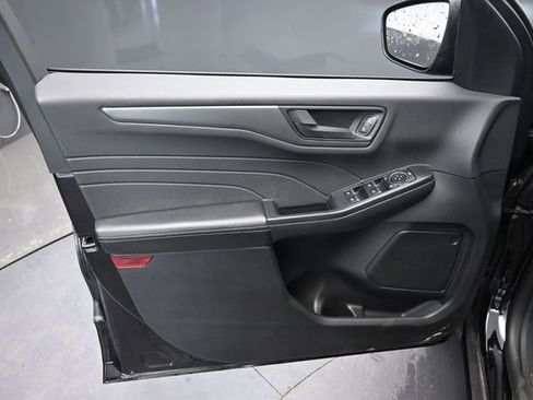 Used 2025 Ford Escape Active AWD/4WD image 15