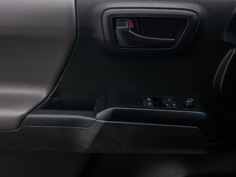 Used 2022 Toyota Tacoma SR image 26