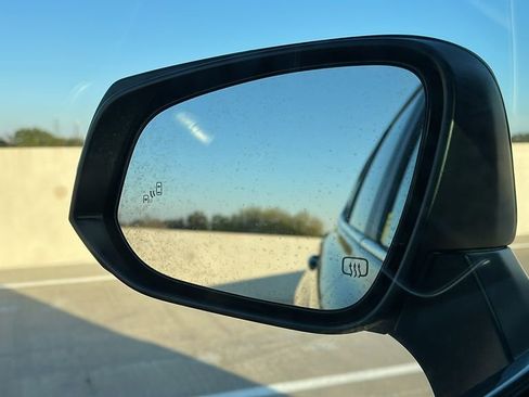 Used 2023 Toyota Highlander L image 19