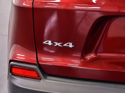 Used 2019 Jeep Cherokee Limited image 10