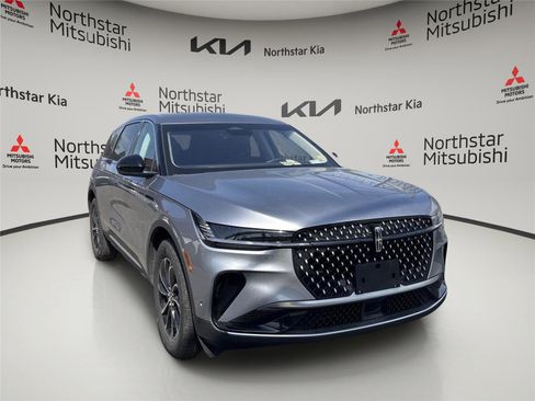 Used 2024 Lincoln Nautilus Premier image 7