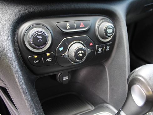 Used 2014 Dodge Dart SXT FWD image 26
