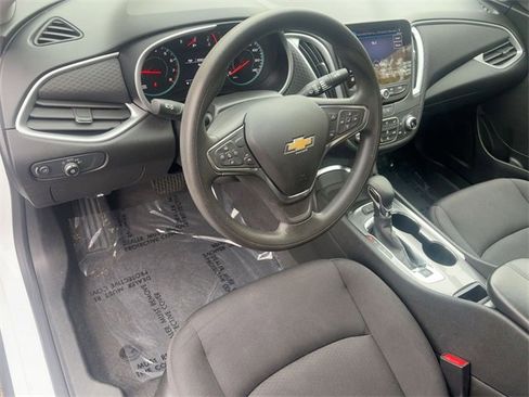 Used 2024 Chevrolet Malibu LT image 11