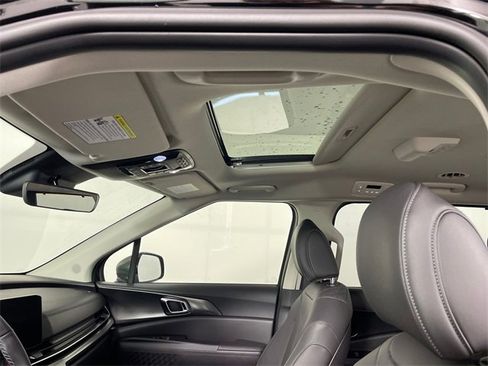 New 2026 Kia Carnival SX image 16