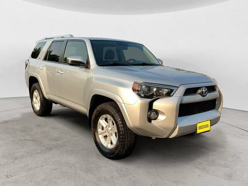 Used 2015 Toyota 4Runner SR5 AWD/4WD image 3