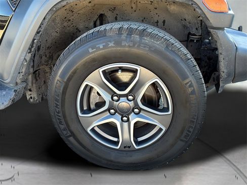 Used 2023 Jeep Wrangler Unlimited Sport image 31