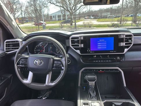 Used 2022 Toyota Tundra SR5 AWD/4WD image 14