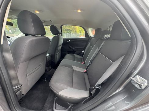 Used 2014 Ford Focus SE w/ SE Winter Package image 12