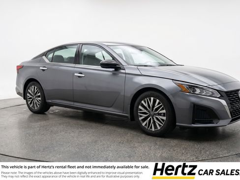 Used 2025 Nissan Altima 2.5 SV FWD image 1