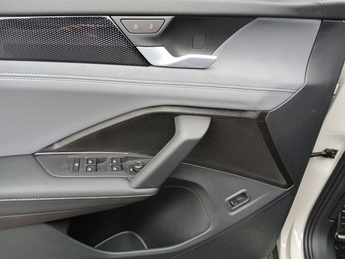 New 2026 Volkswagen Tiguan SE R-Line image 11