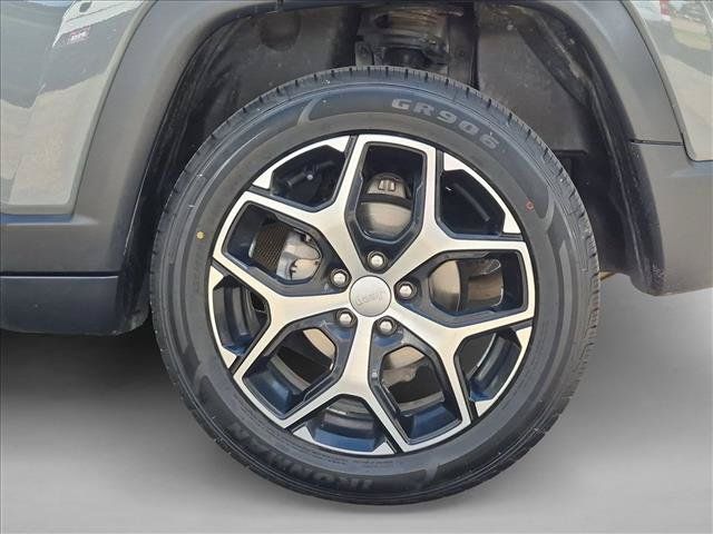 Used 2024 Jeep Compass Latitude AWD/4WD image 23