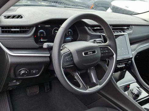 Certified 2023 Jeep Grand Cherokee Laredo image 25