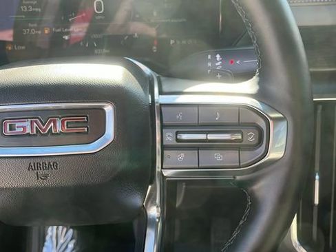 Used 2025 GMC Acadia Elevation w/ Elevation Premium Package FWD image 10