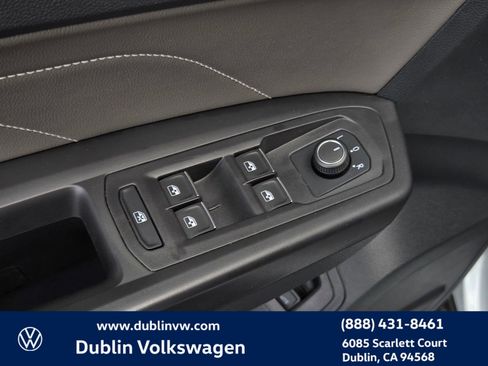 Certified 2022 Volkswagen Atlas SEL R-Line image 11