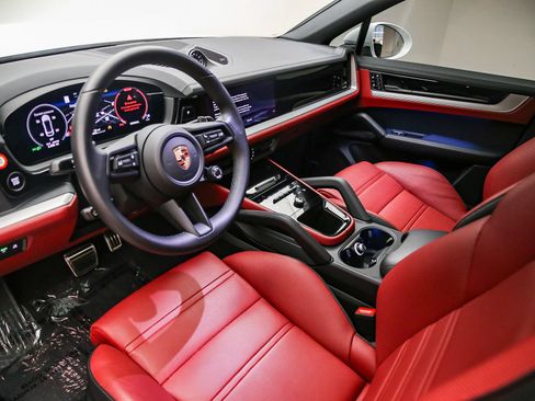Certified 2026 Porsche Cayenne S AWD/4WD image 3