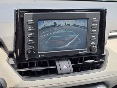 Used 2021 Toyota RAV4 XLE FWD image 11