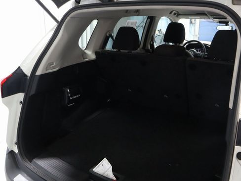 Certified 2022 Nissan Rogue SV image 16