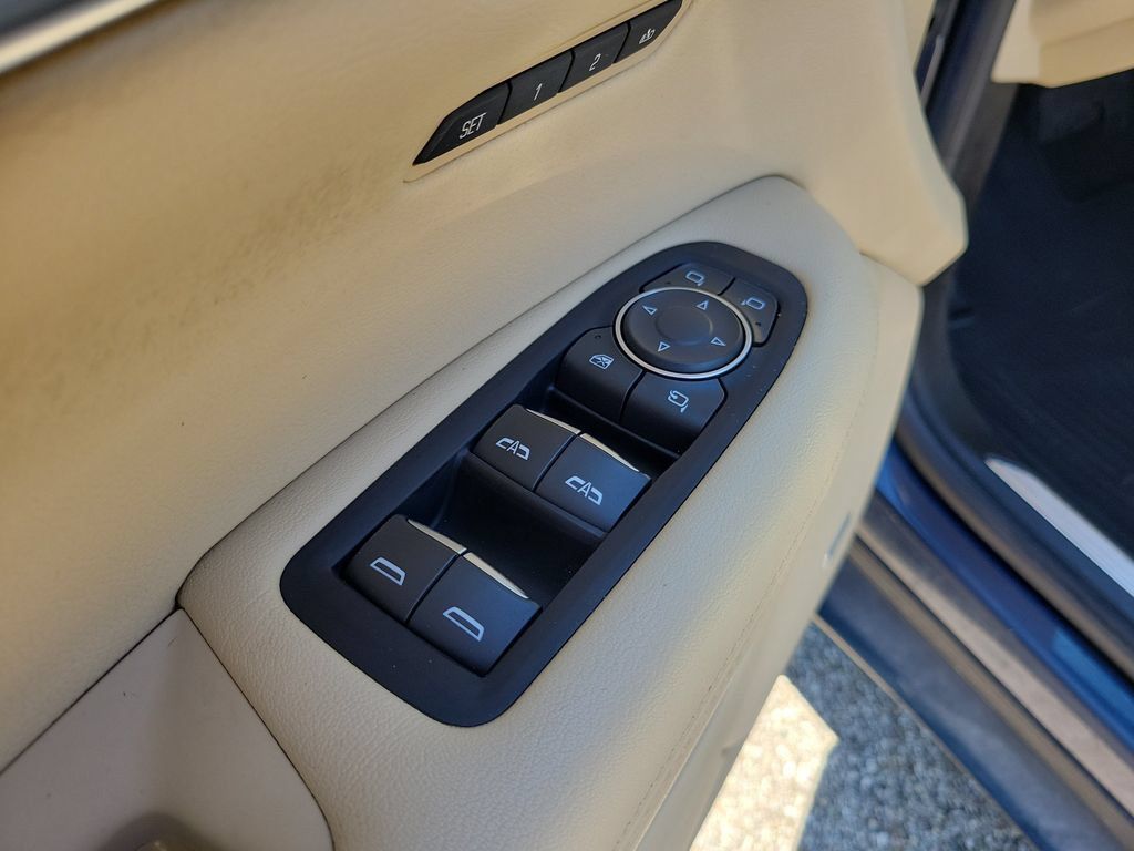 Used 2018 Cadillac XT5 Luxury w/ Driver Awareness Package FWD image 20
