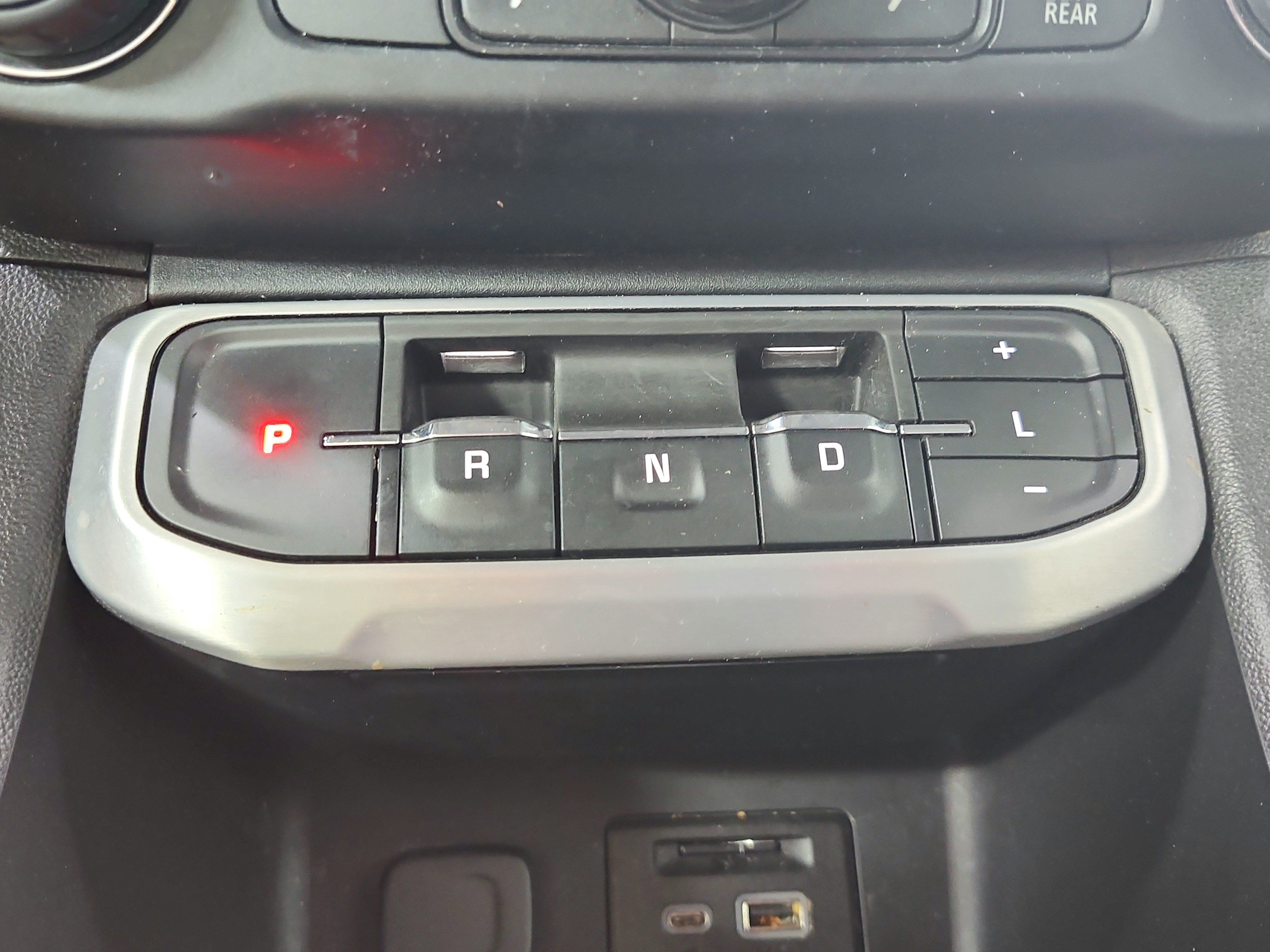 Used 2020 GMC Acadia SLT w/ LPO, Black Accent Package FWD image 26