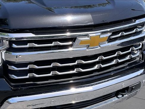Used 2025 Chevrolet Silverado 1500 LTZ AWD/4WD image 29