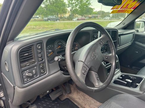 Used 2003 Chevrolet Avalanche 4x4 w/ Suspension Package, Off-Road image 10