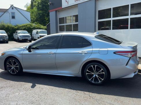 Used 2019 Toyota Camry SE FWD image 7