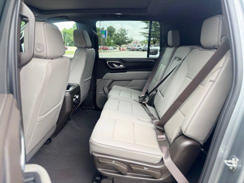 Used 2024 GMC Yukon XL SLT w/ SLT Premium Package AWD/4WD image 26