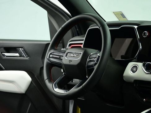 Used 2024 GMC Canyon AT4X image 39