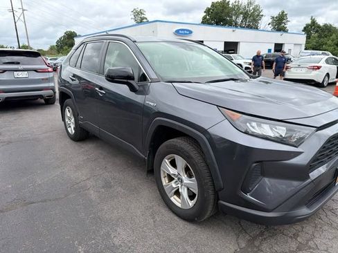 Used 2019 Toyota RAV4 LE w/ Carpet Mat Package AWD/4WD image 2