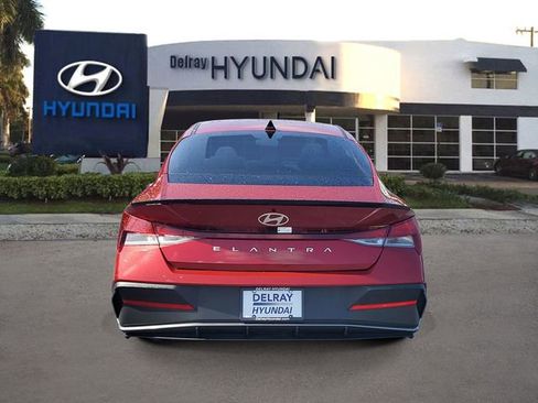 Used 2025 Hyundai Elantra Sport FWD image 5