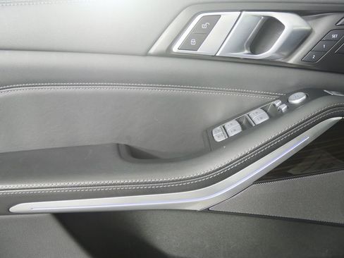 Used 2023 BMW X7 xDrive40i image 8