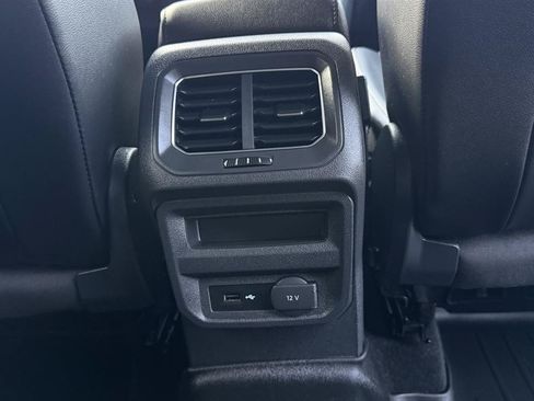 Used 2018 Volkswagen Tiguan SE AWD/4WD image 38