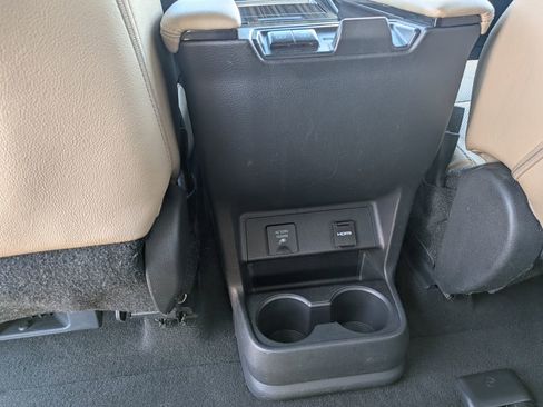 Used 2022 Toyota Sienna Limited image 12