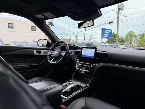 Used 2022 Ford Explorer ST-Line AWD/4WD image 18