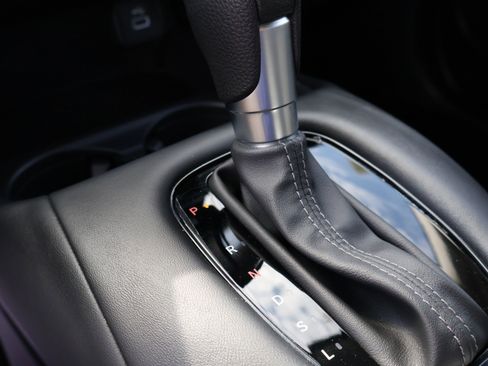 Used 2025 Honda HR-V LX image 31