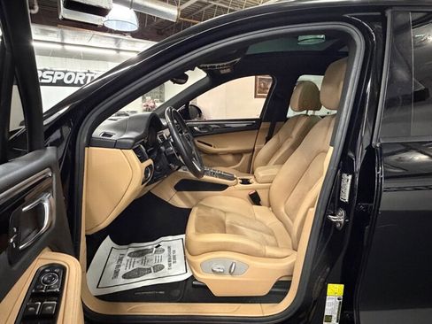 Used 2018 Porsche Macan image 15
