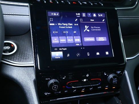 Used 2025 Jeep Grand Cherokee Altitude image 26