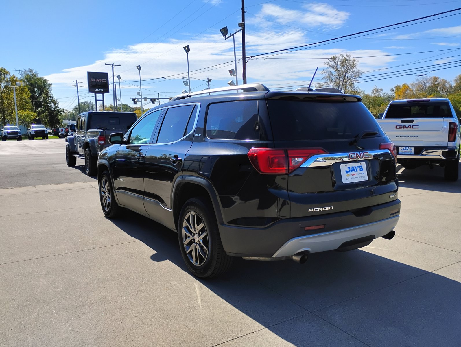 Used 2017 GMC Acadia SLT AWD/4WD image 9