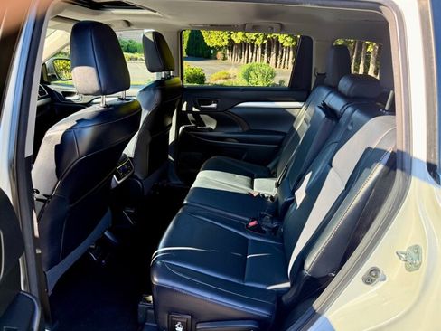 Used 2015 Toyota Highlander XLE AWD/4WD image 10
