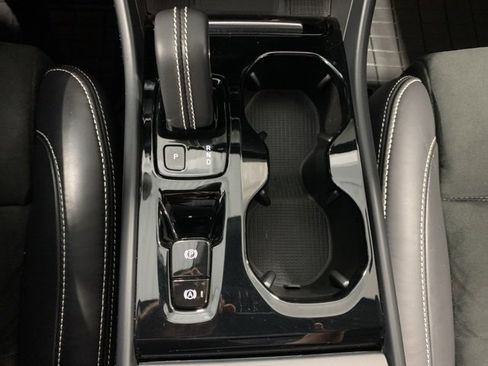 Used 2022 Volvo XC40 T5 R-Design w/ Climate Package image 30